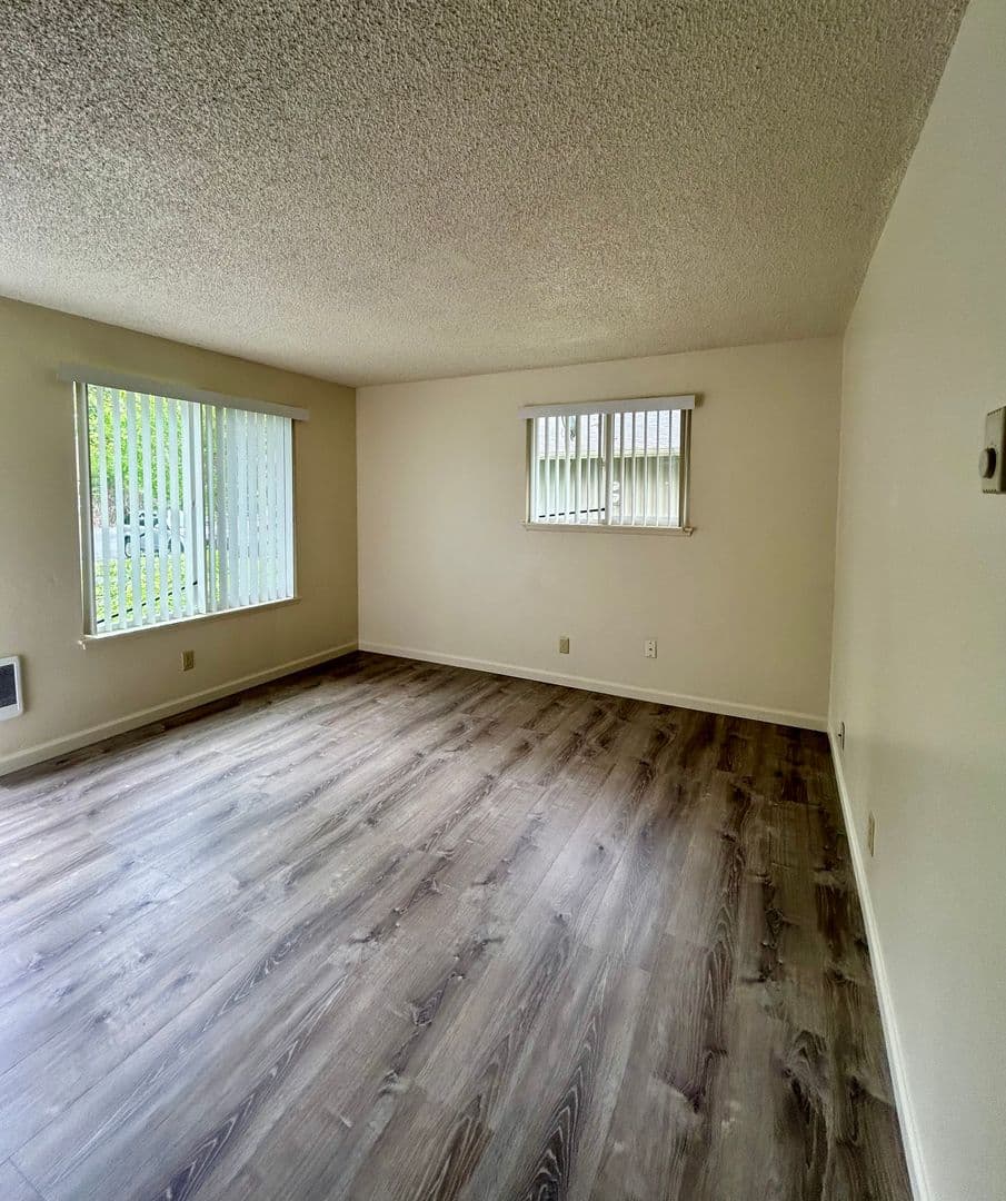 Salem Apartment: 3809-3873 24th Pl NE