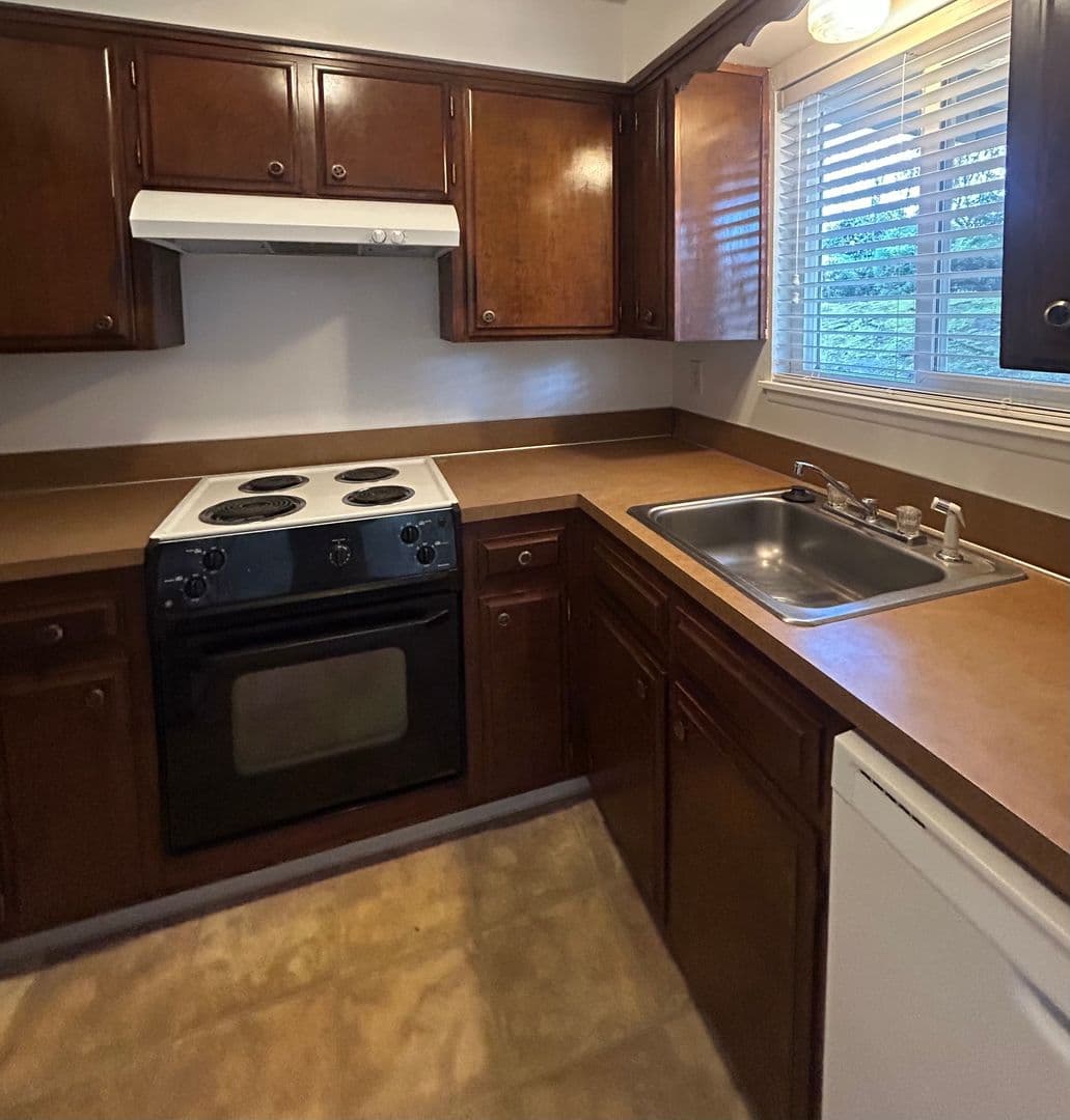 Keizer Apartment: 549-599 Greenwood Dr NE