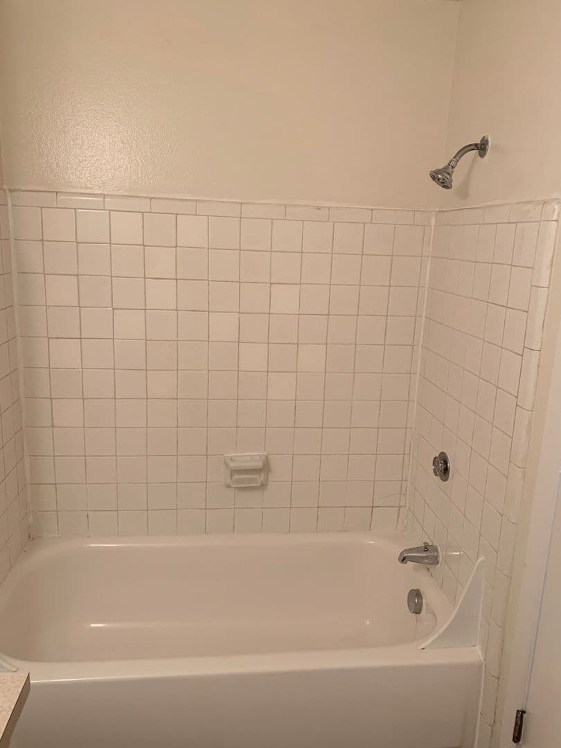 Salem Apartment: 612-614 Shangri La Ave NE