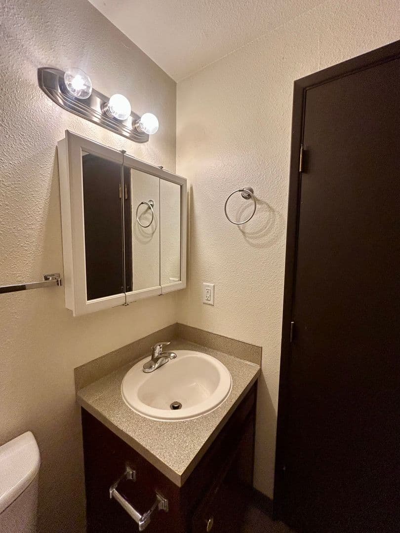 Salem Apartment: 3809-3873 24th Pl NE