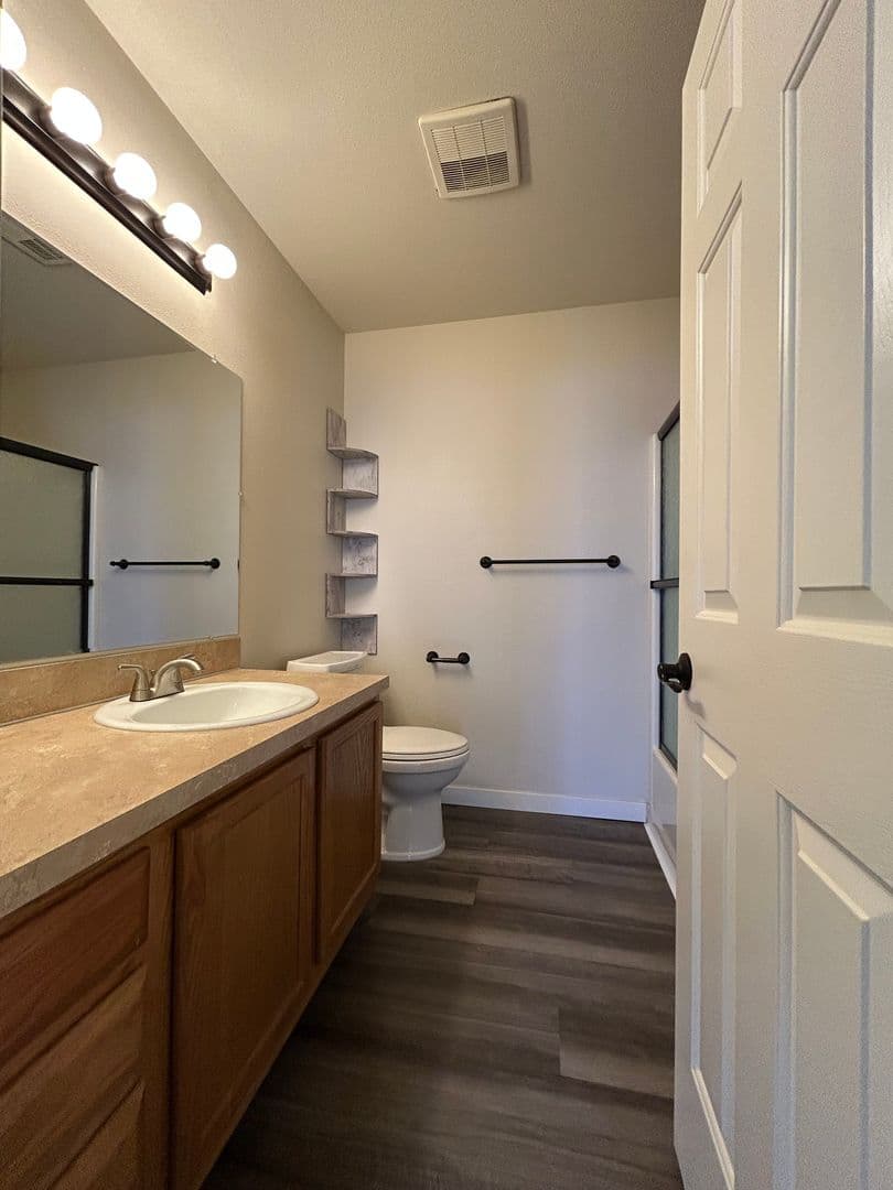Keizer Apartment: 938-940 Boardwalk Ave. NE