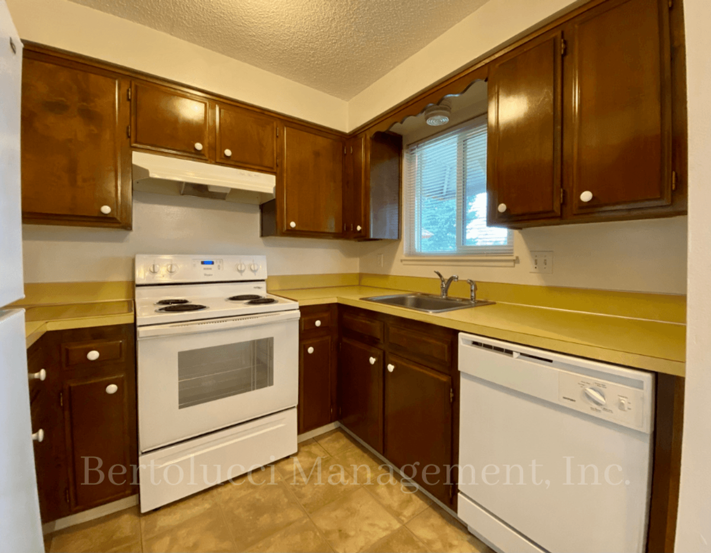 Keizer Apartment: 549-599 Greenwood Dr NE