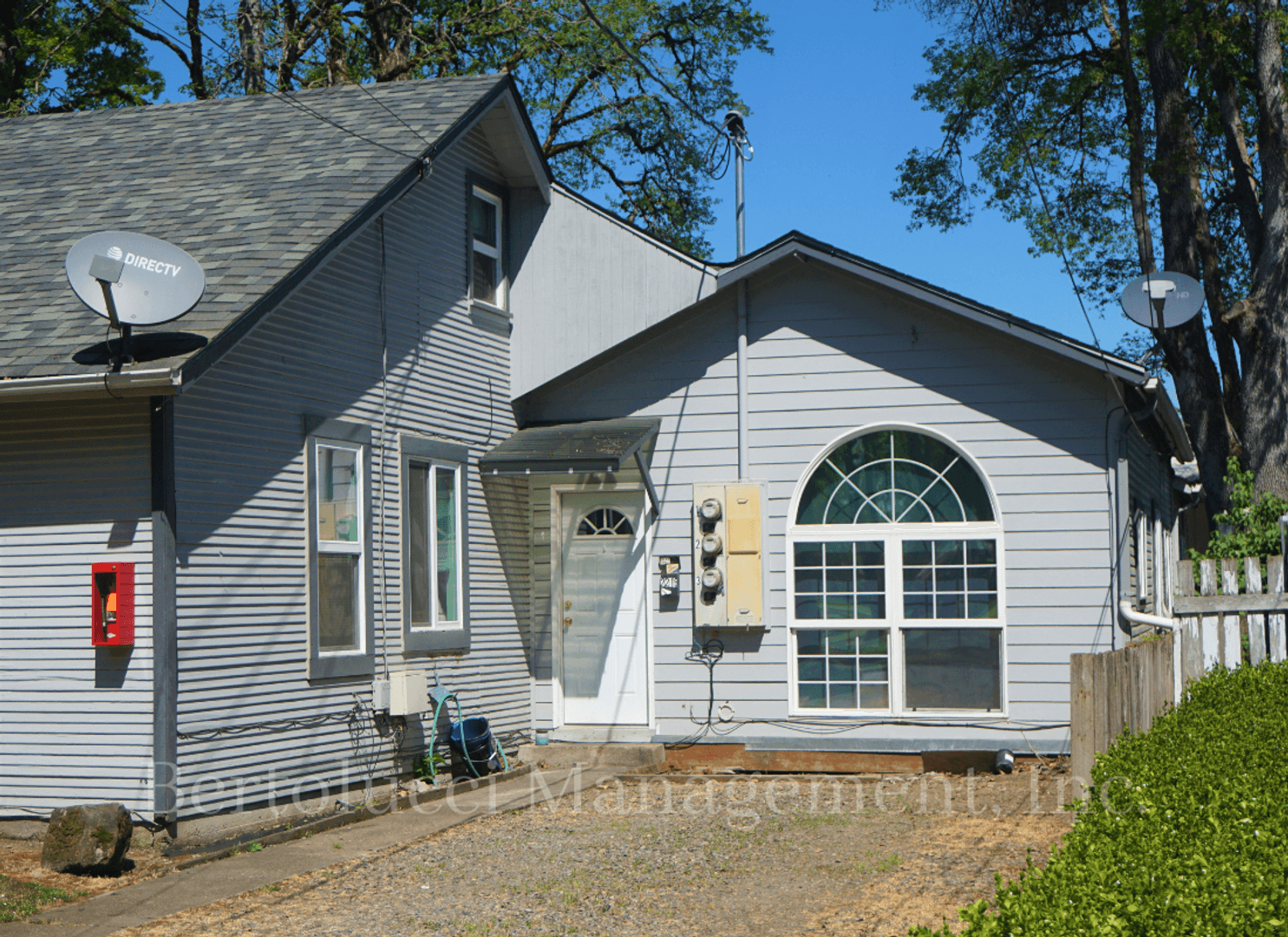 Salem Apartment: 2217-2221 Lee St SE