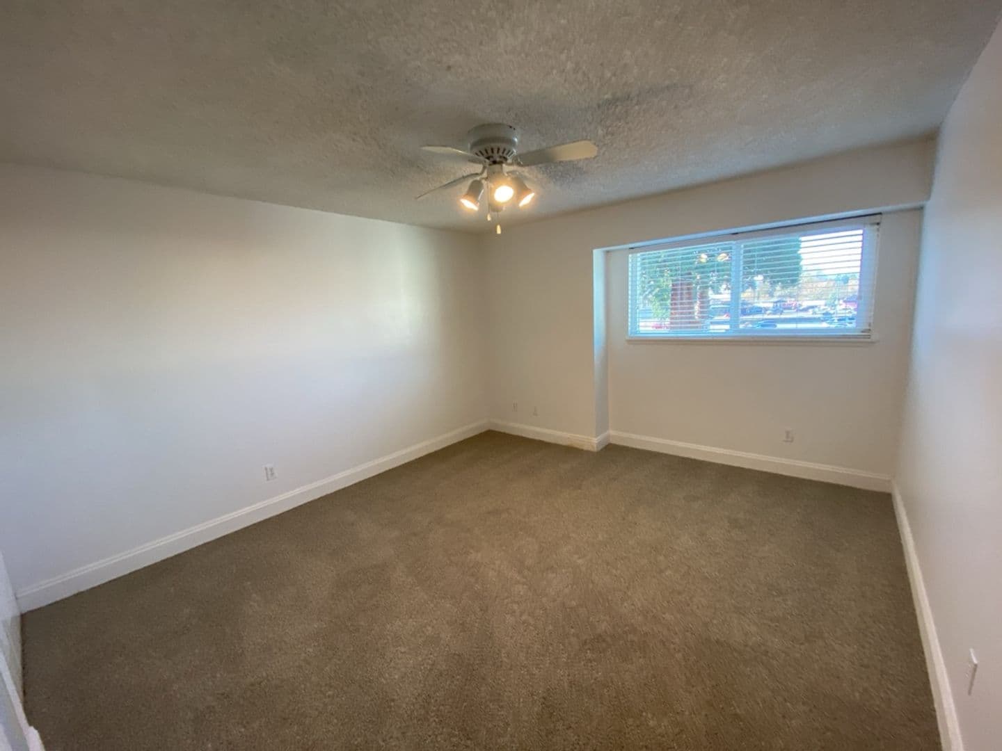 Keizer Apartment: 549-599 Greenwood Dr NE
