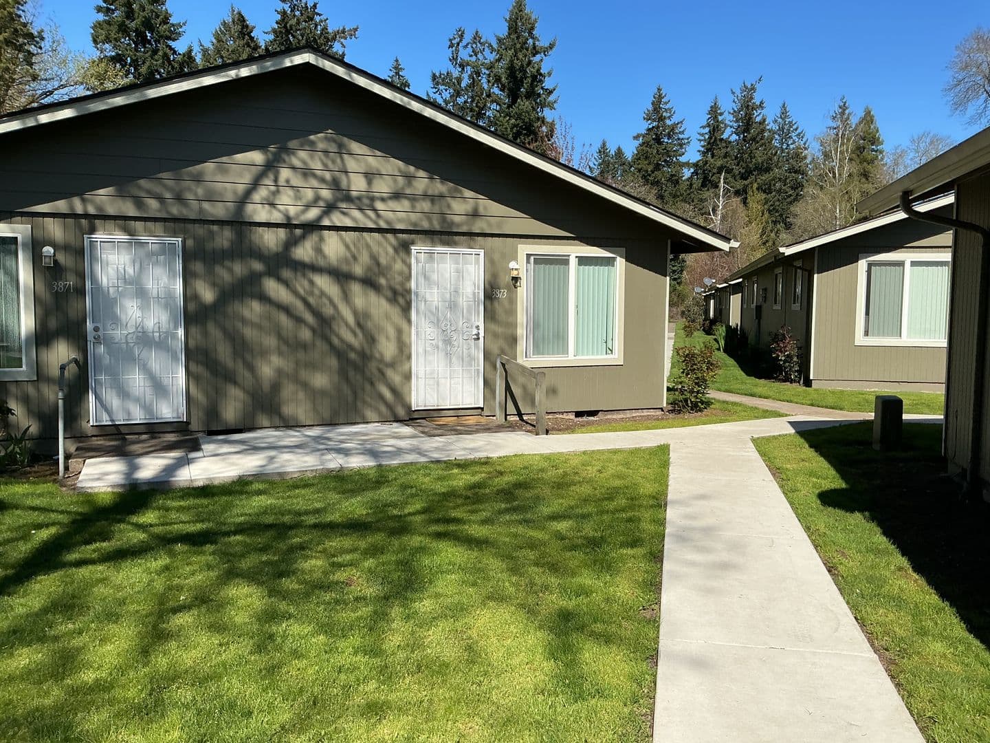 Salem Apartment: 3809-3873 24th Pl NE
