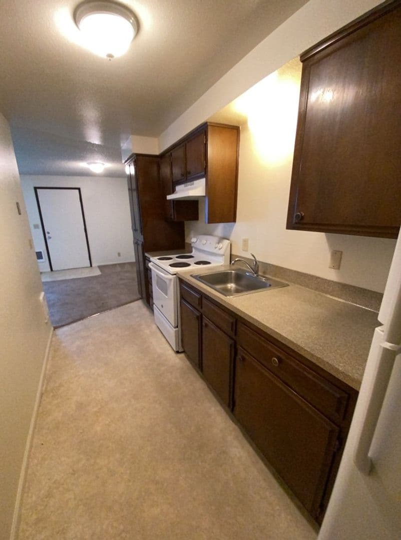 Salem Apartment: 3809-3873 24th Pl NE