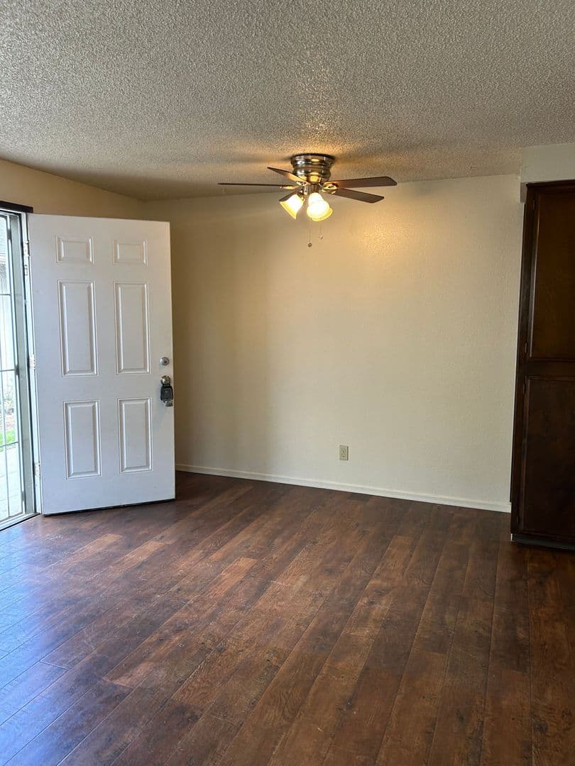 Salem Apartment: 3809-3873 24th Pl NE