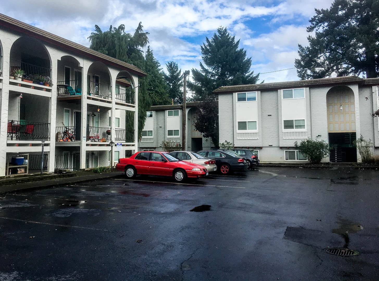 Keizer Apartment: 549-599 Greenwood Dr NE