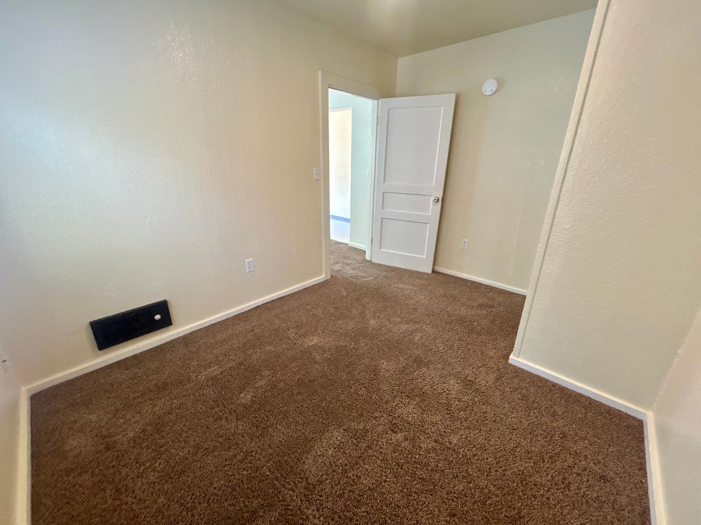 Salem Apartment: 2217-2221 Lee St SE