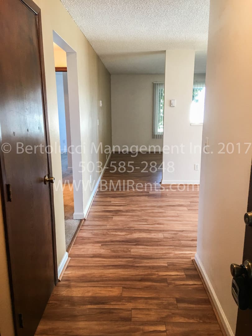 Keizer Apartment: 549-599 Greenwood Dr NE
