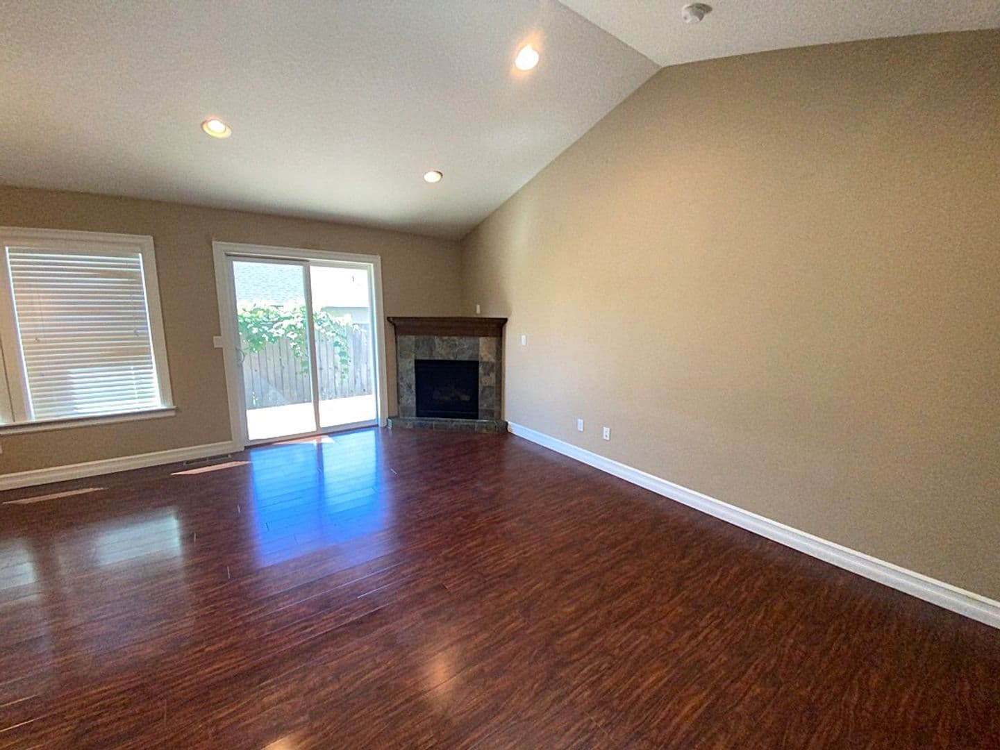 Salem Apartment: Multi
