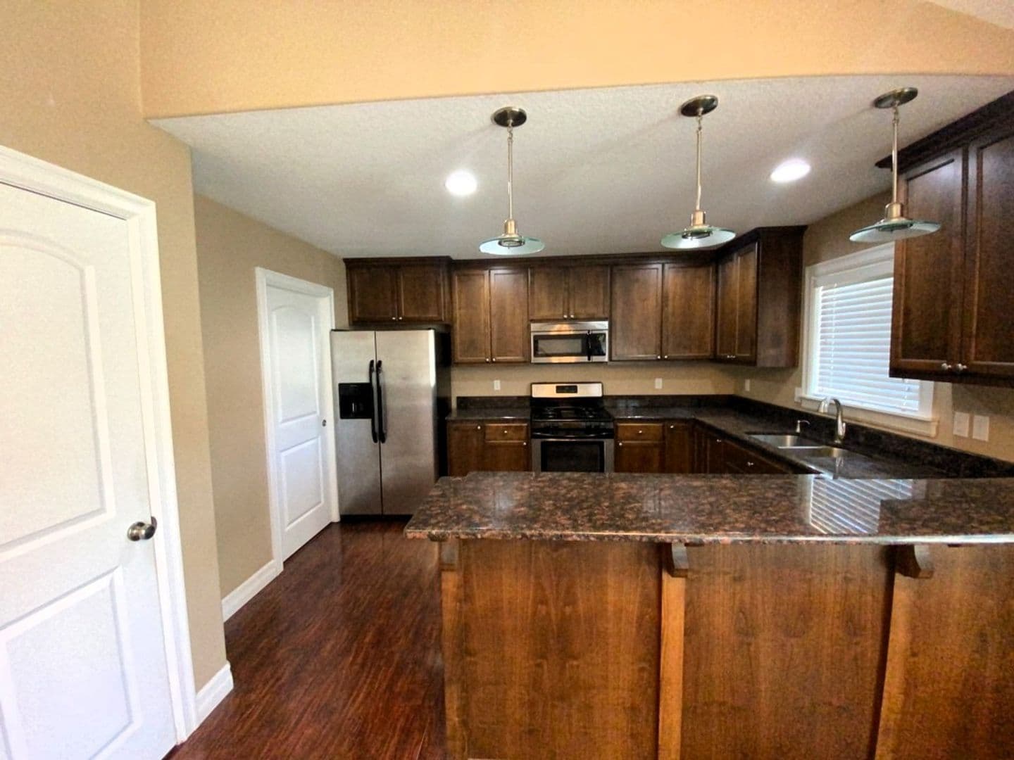 Salem Apartment: Multi