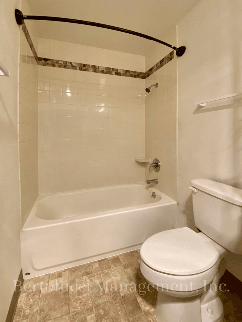 Keizer Apartment: 549-599 Greenwood Dr NE