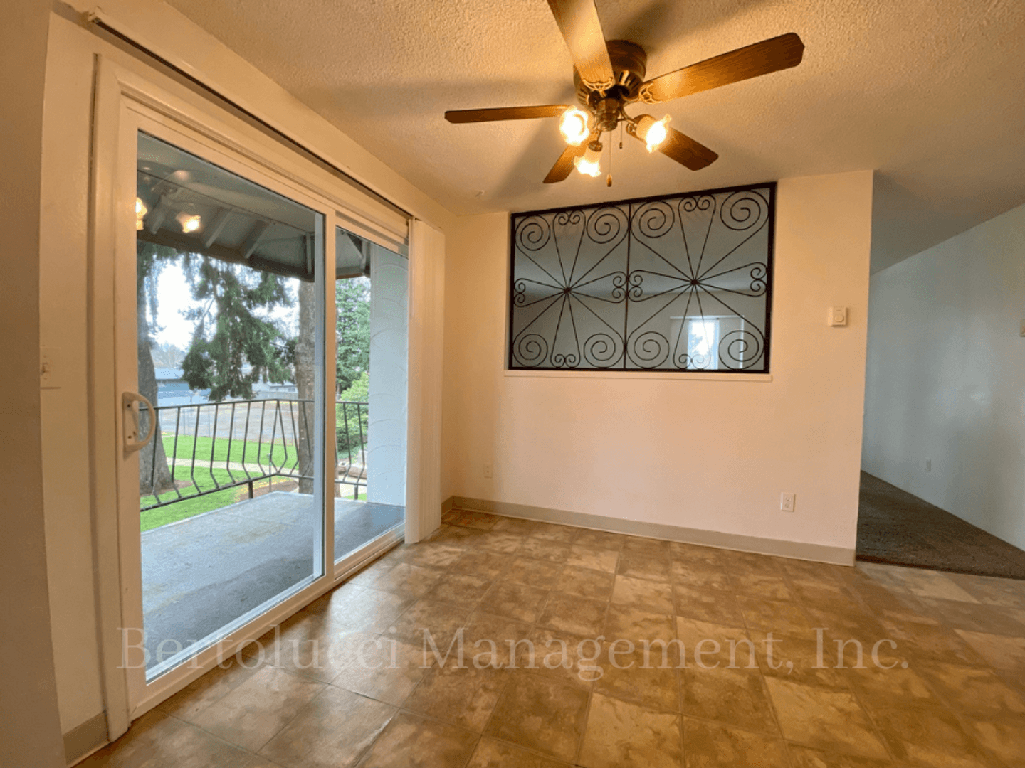 Keizer Apartment: 549-599 Greenwood Dr NE