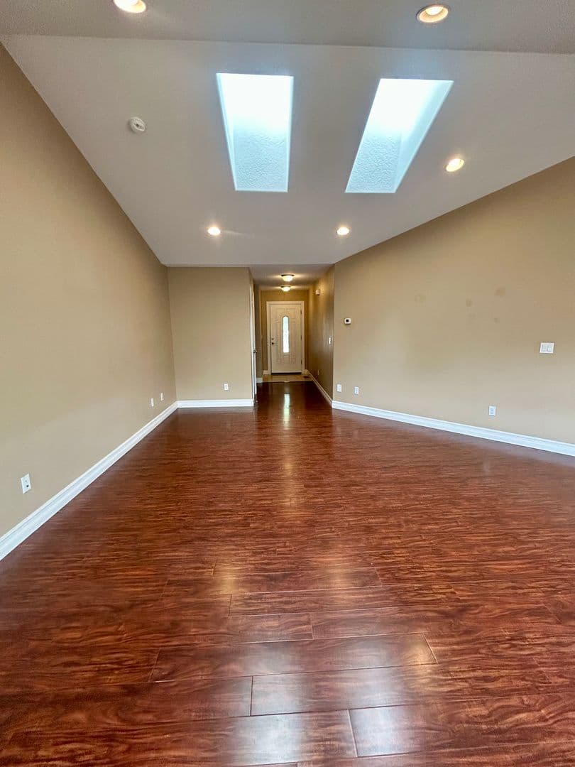 Salem Apartment: Multi