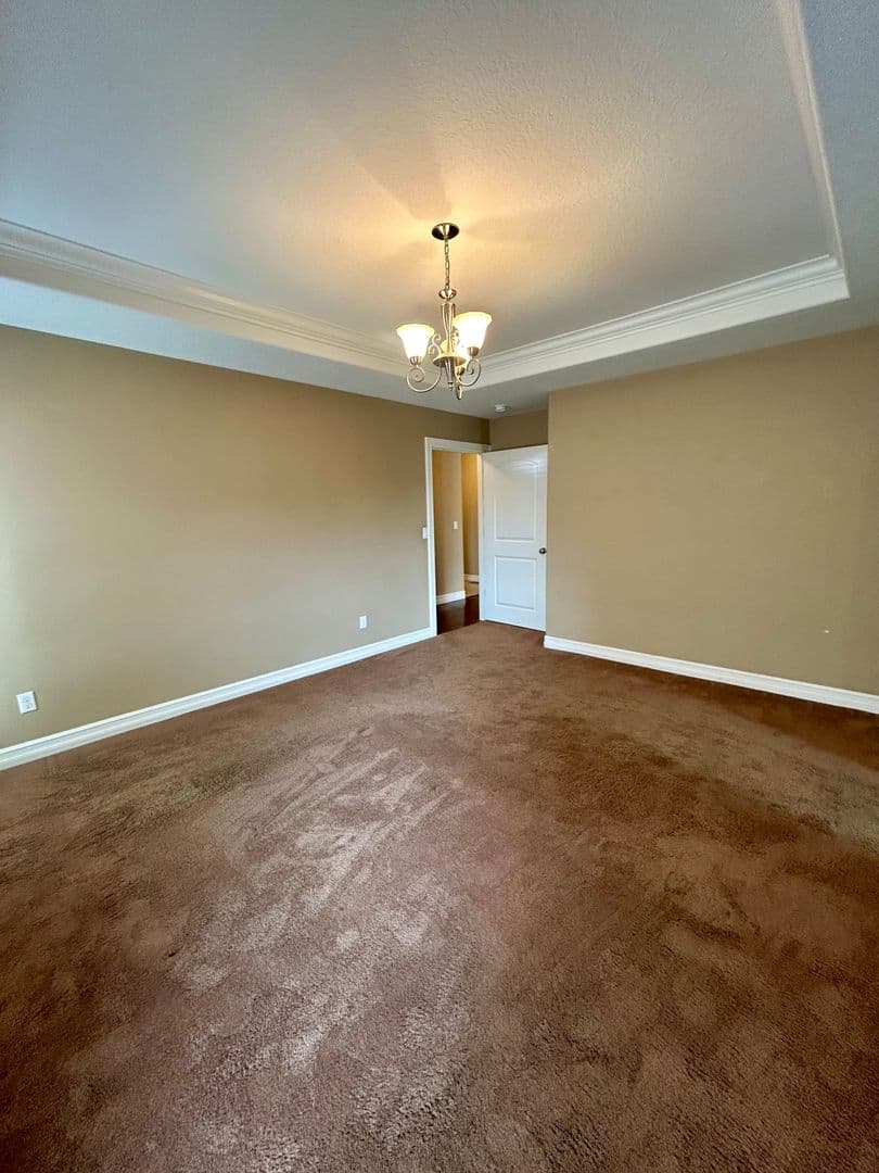 Salem Apartment: Multi