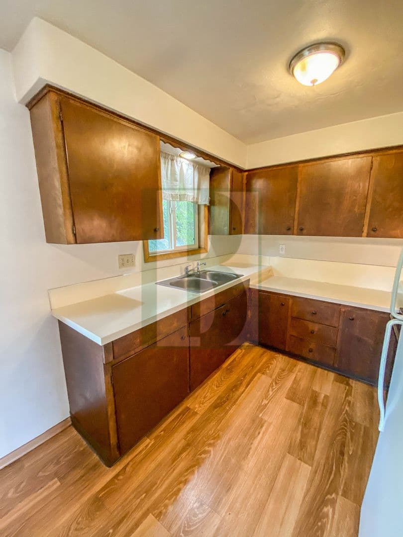 Salem Apartment: 482-494 18th St NE