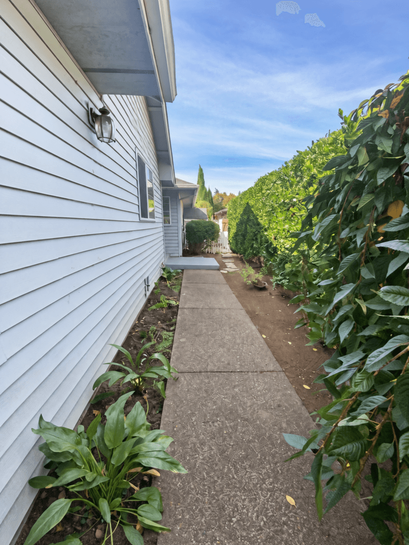 Salem Condo: 3115 La Costa Loop S