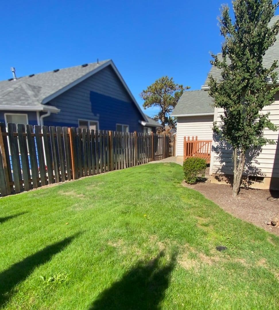 Keizer Apartment: 938-940 Boardwalk Ave. NE