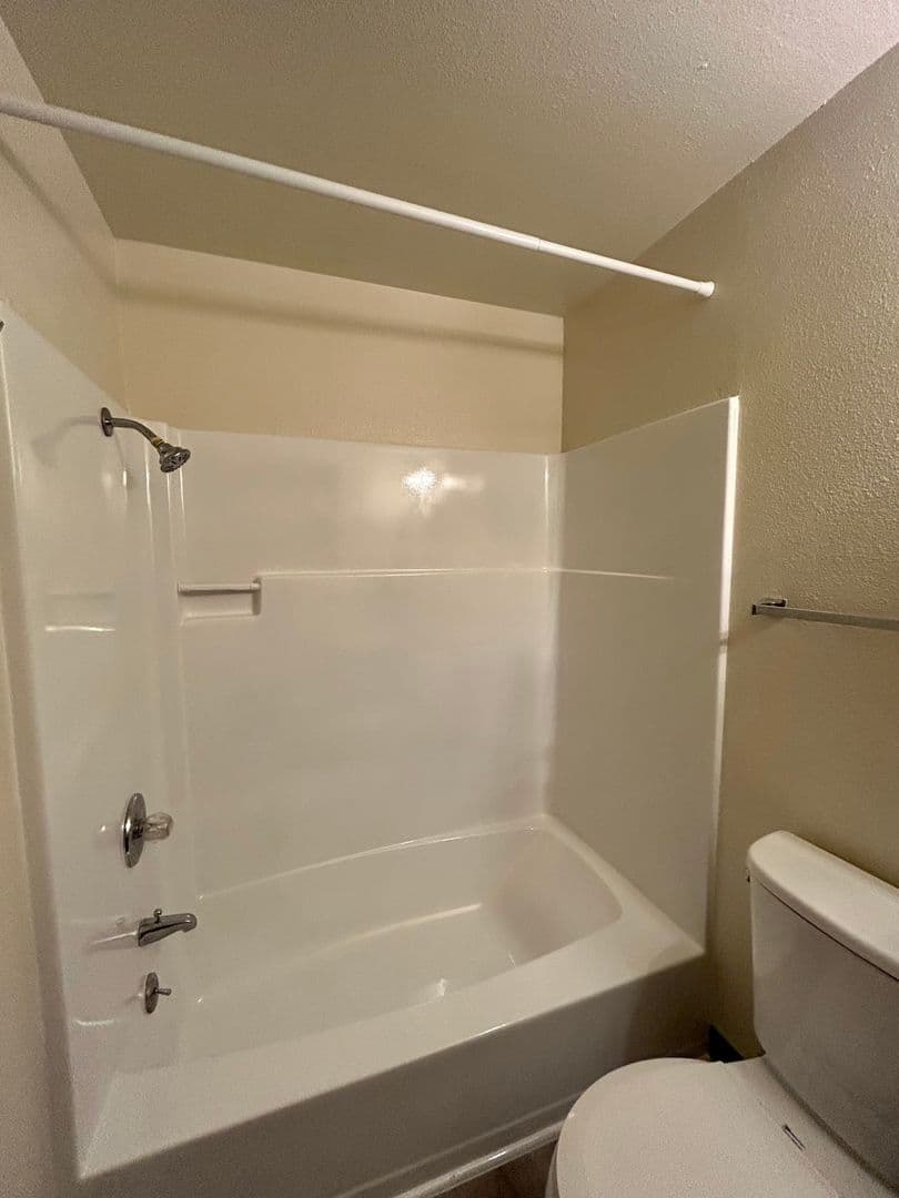 Salem Apartment: 3809-3873 24th Pl NE