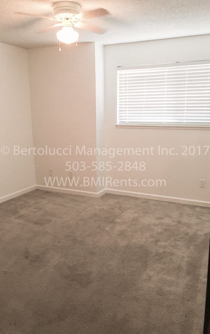 Keizer Apartment: 549-599 Greenwood Dr NE