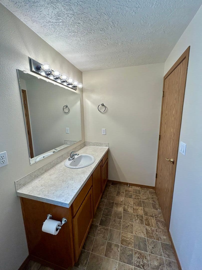 Salem House: 6034 Fircrest St. SE