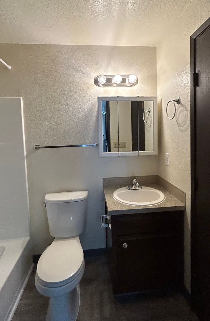 Salem Apartment: 3809-3873 24th Pl NE