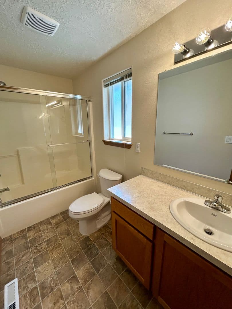 Salem House: 6034 Fircrest St. SE