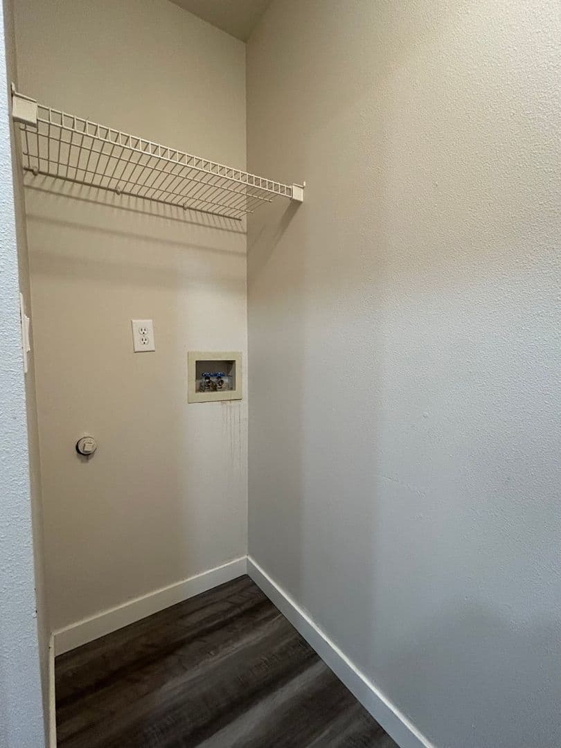 Keizer Apartment: 938-940 Boardwalk Ave. NE