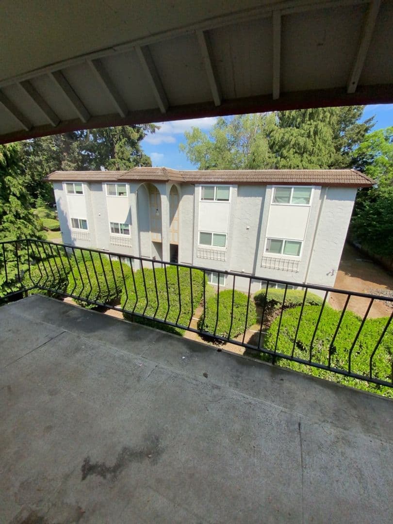 Keizer Apartment: 549-599 Greenwood Dr NE