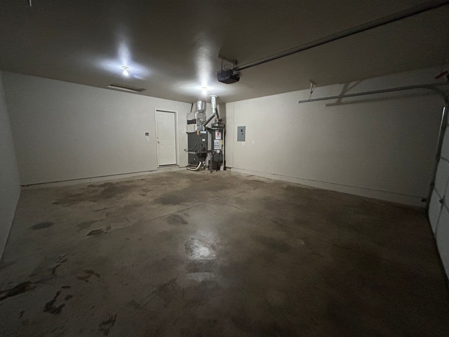 Keizer Apartment: 938-940 Boardwalk Ave. NE