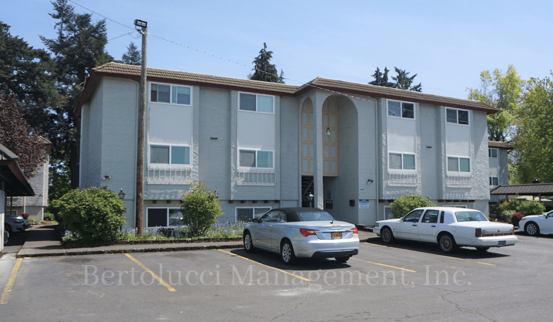 Keizer Apartment: 549-599 Greenwood Dr NE