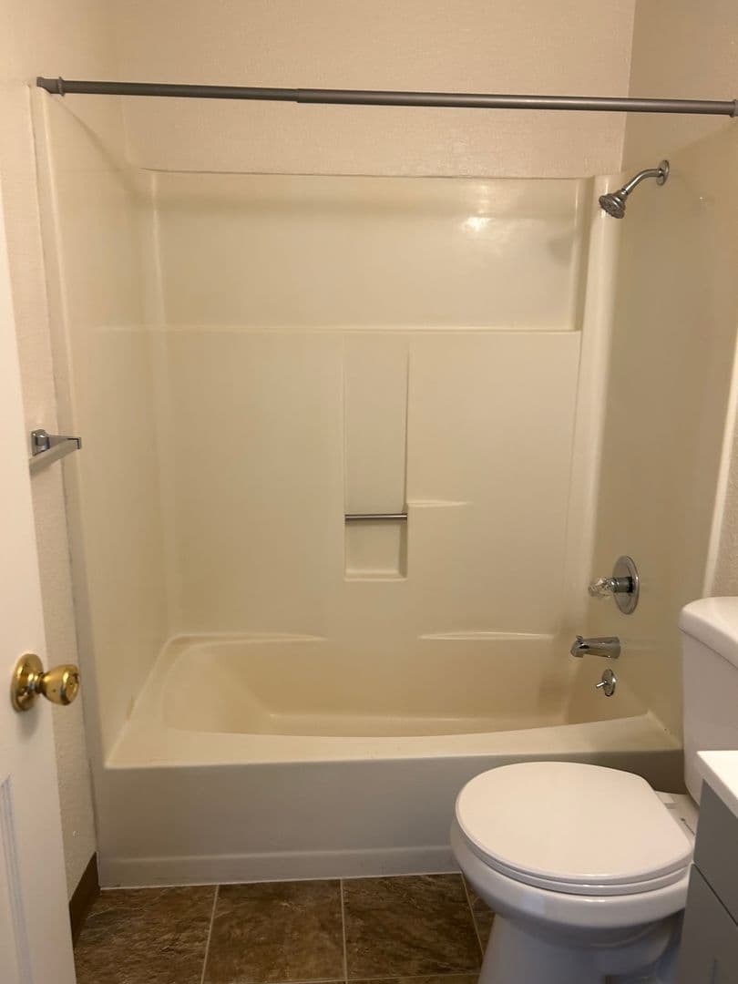 Keizer Apartment: 809-875 Plymouth