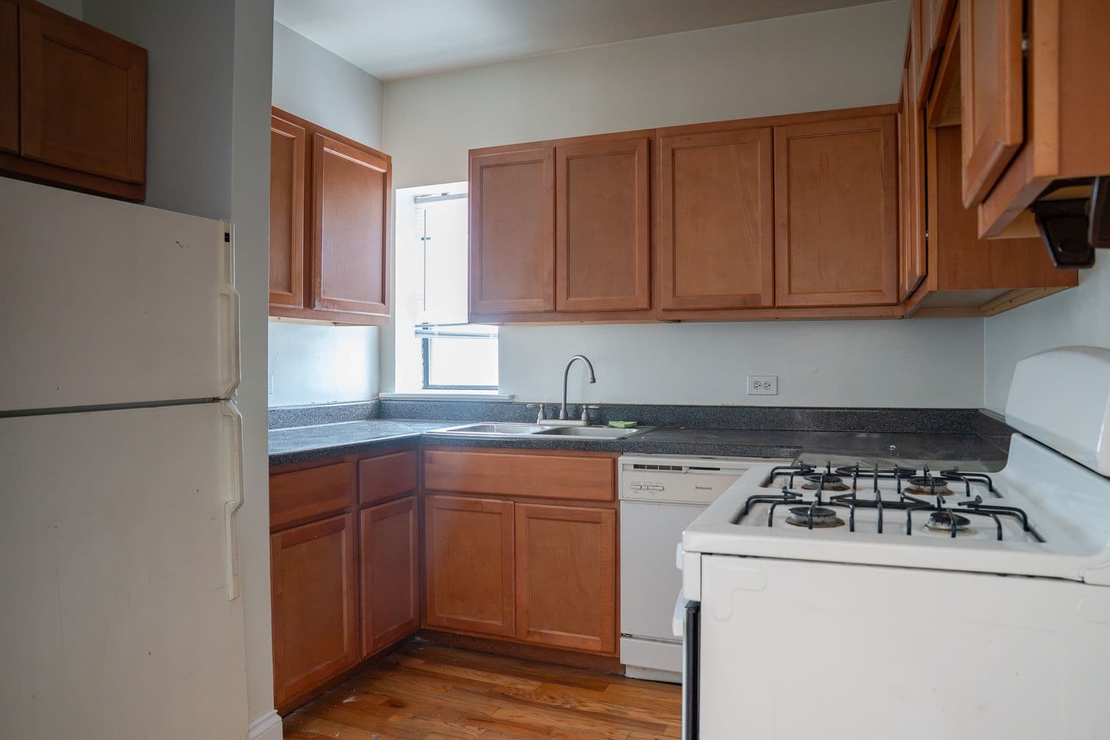 Chicago Apartment: 3146-3170 W. Eastwood Ave