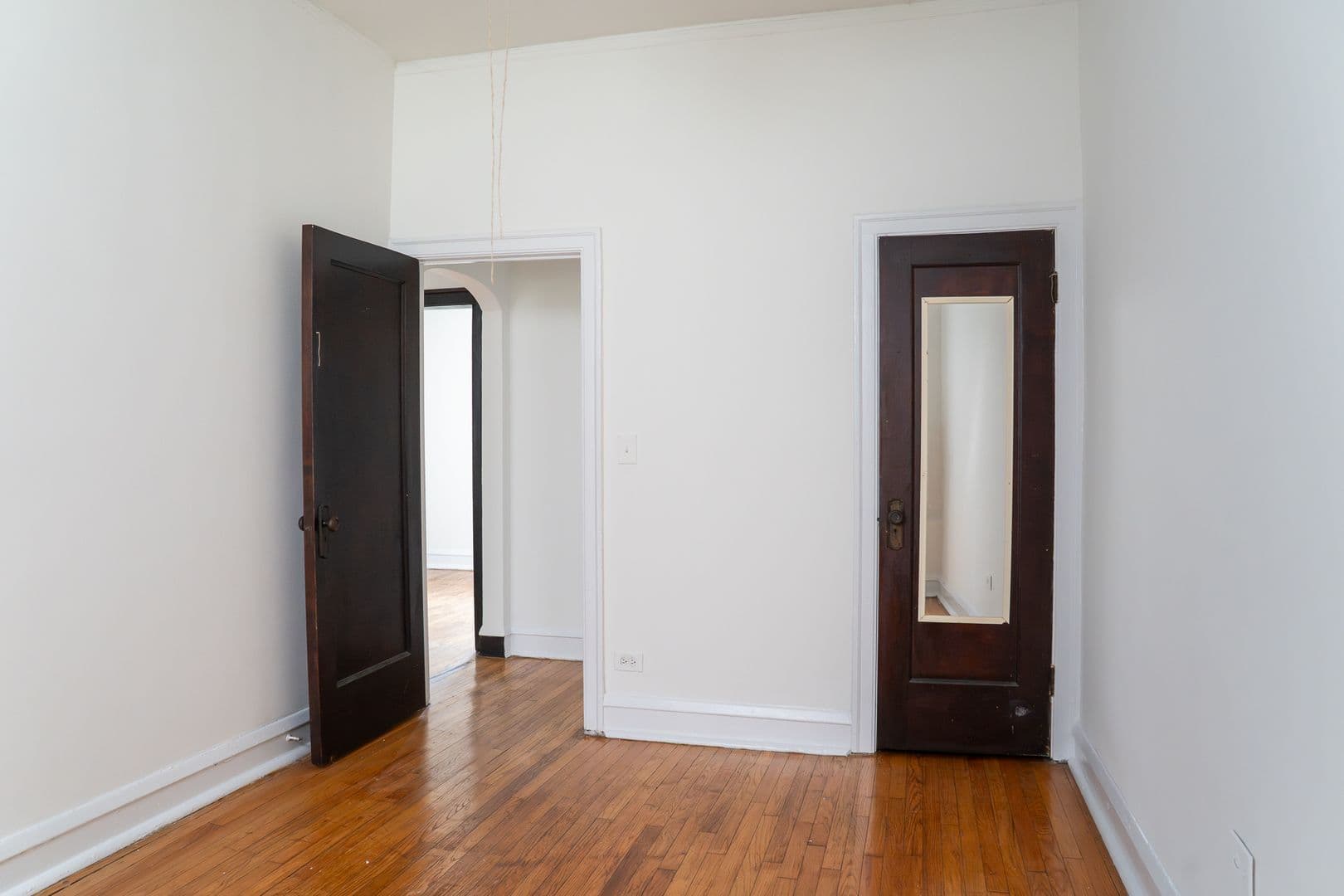 Chicago Apartment: 2557-2565 W. Montrose Ave
