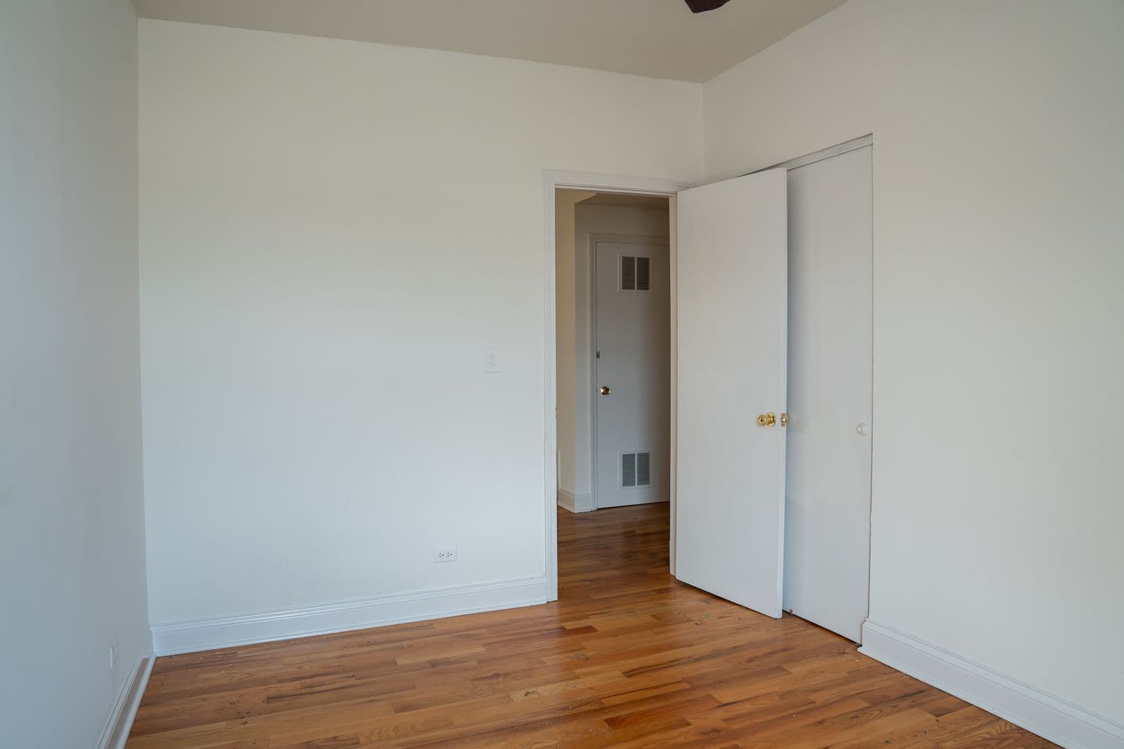 Chicago Apartment: 3146-3170 W. Eastwood Ave