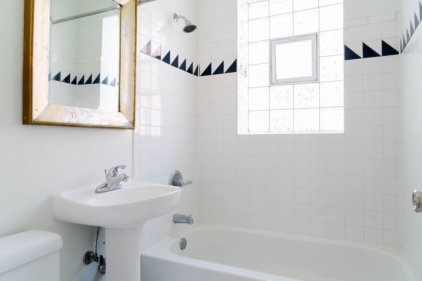 Chicago Apartment: 840 W. Montrose Ave