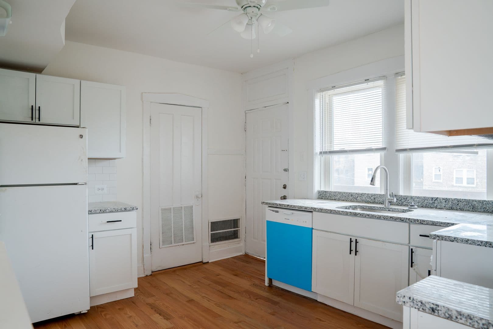 Chicago Apartment: 4804-4806 N. Avers Ave