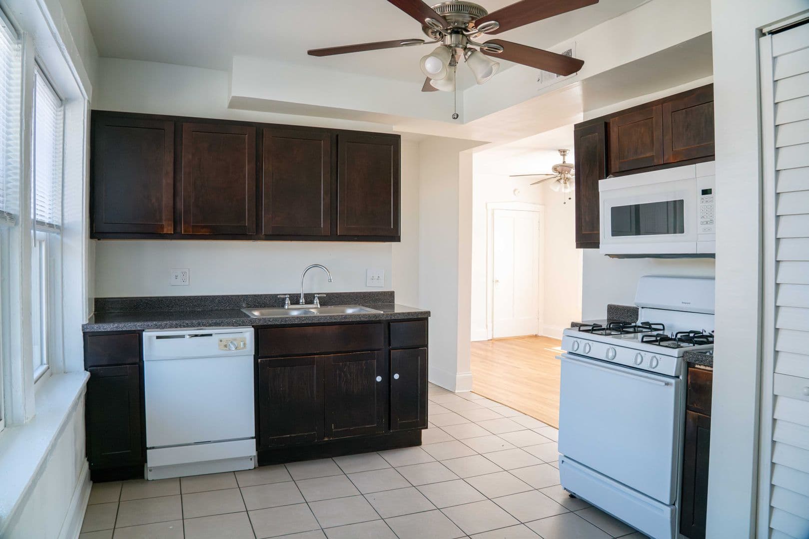 Chicago Apartment: 4804-4806 N. Avers Ave