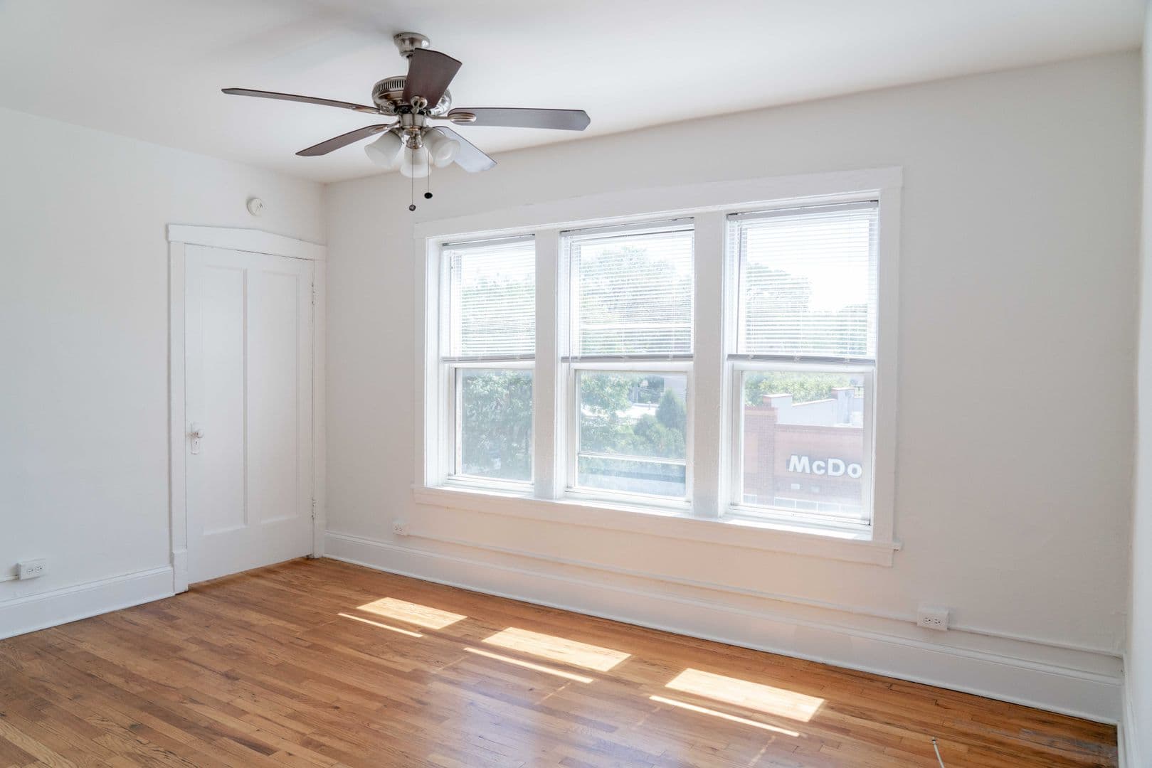 Chicago Apartment: 4804-4806 N. Avers Ave