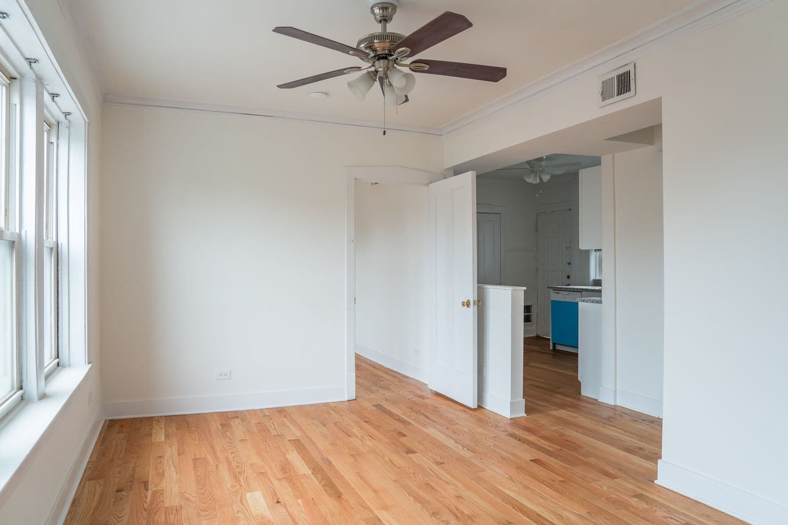 Chicago Apartment: 4804-4806 N. Avers Ave