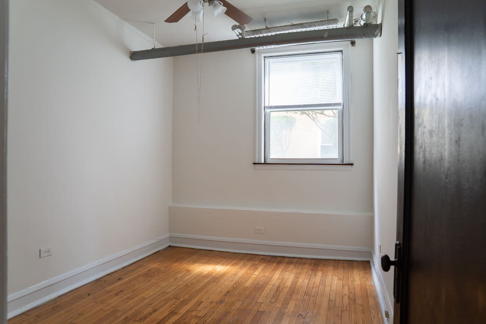 Chicago Apartment: 2557-2565 W. Montrose Ave