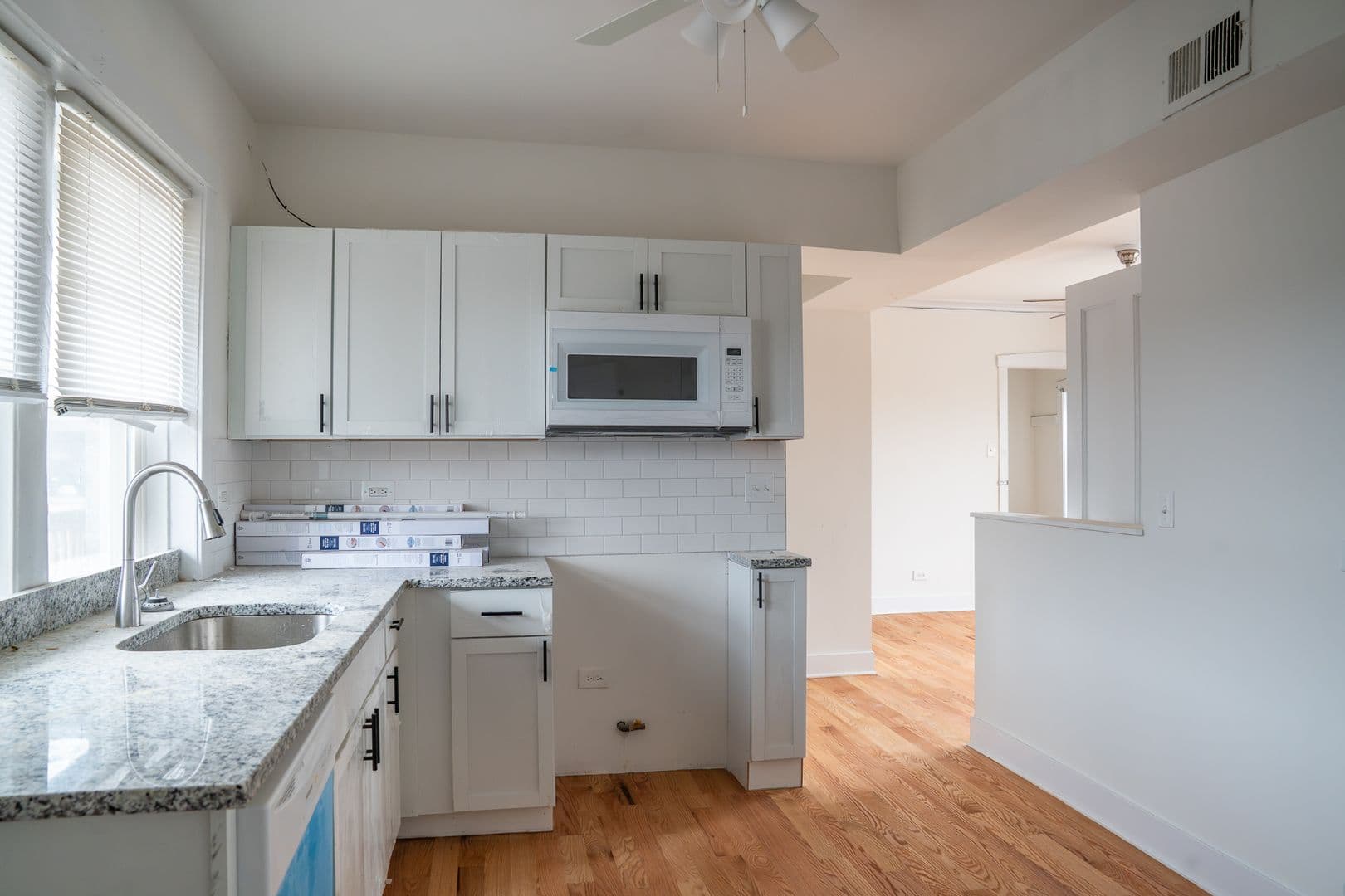 Chicago Apartment: 4804-4806 N. Avers Ave