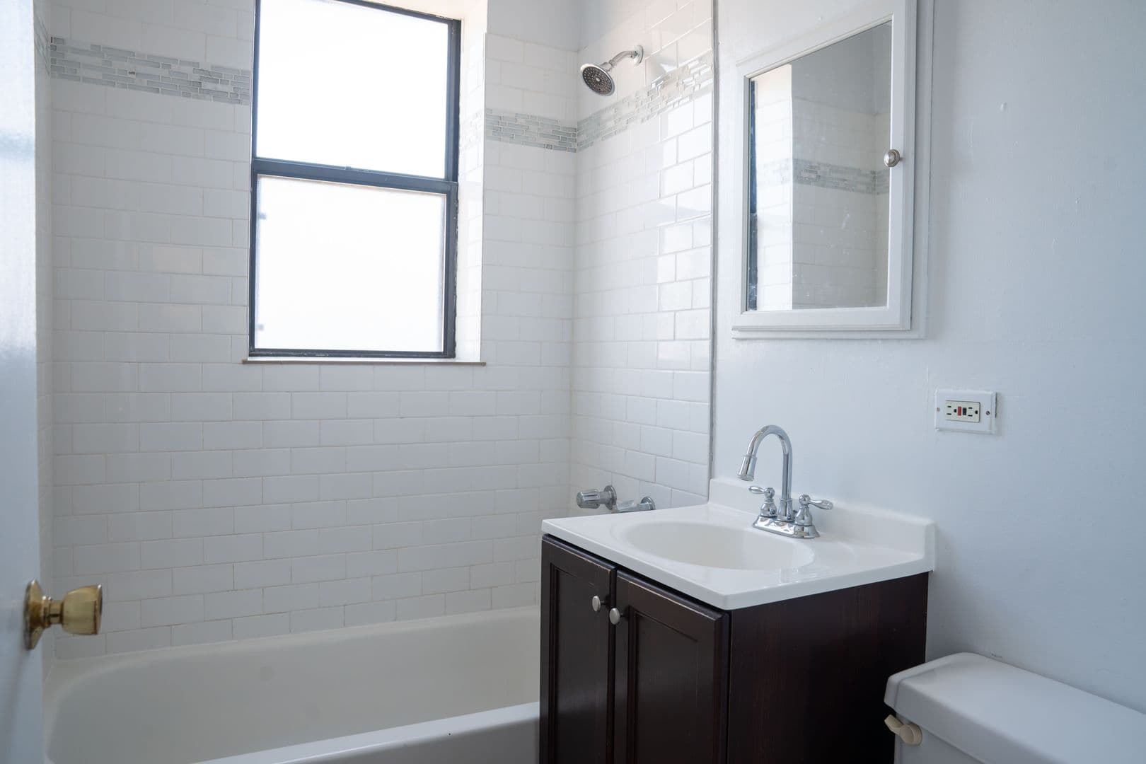 Chicago Apartment: 3146-3170 W. Eastwood Ave