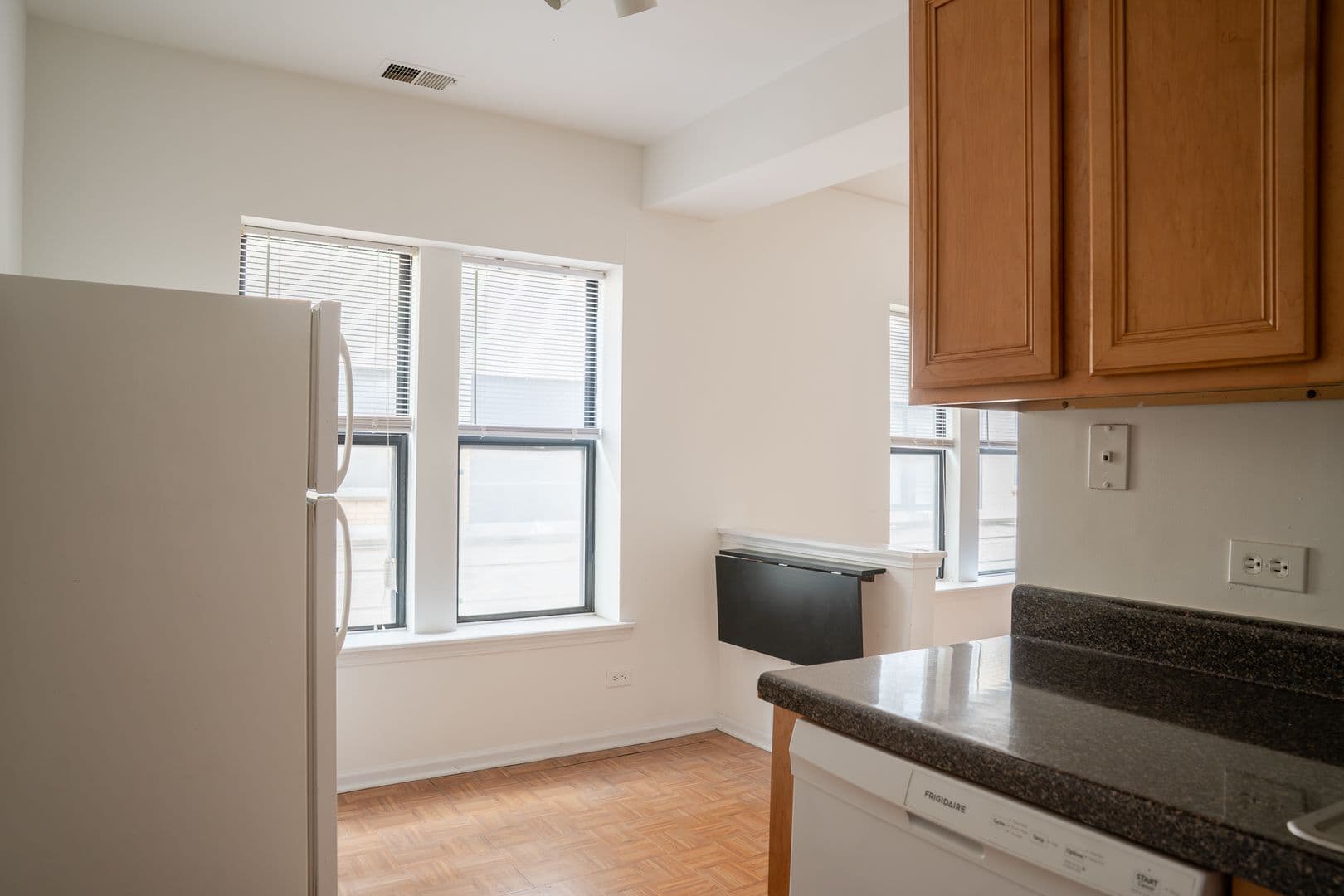 Chicago Apartment: 3146-3170 W. Eastwood Ave
