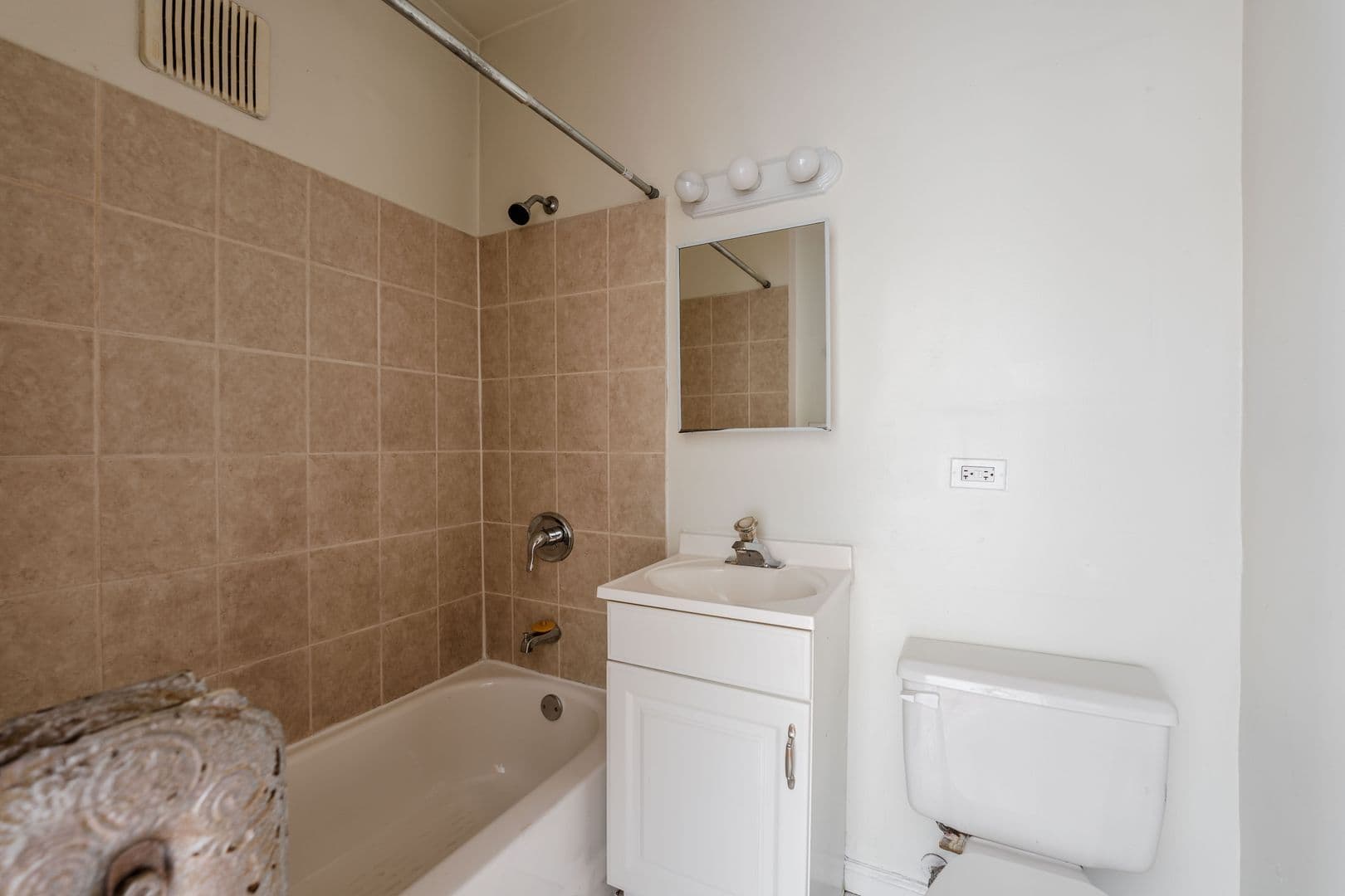 Chicago Apartment: 4615 N. Malden St