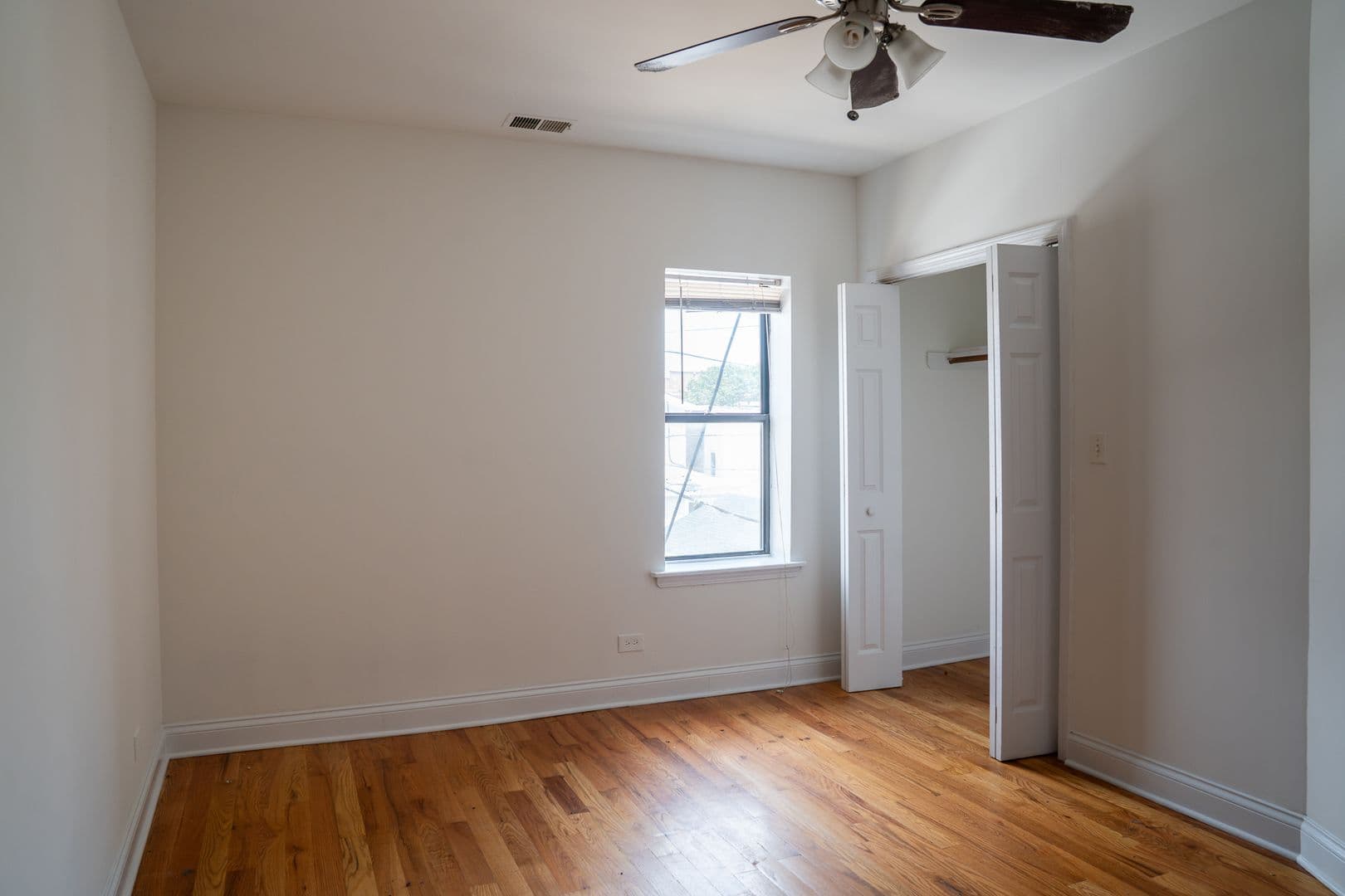 Chicago Apartment: 3146-3170 W. Eastwood Ave