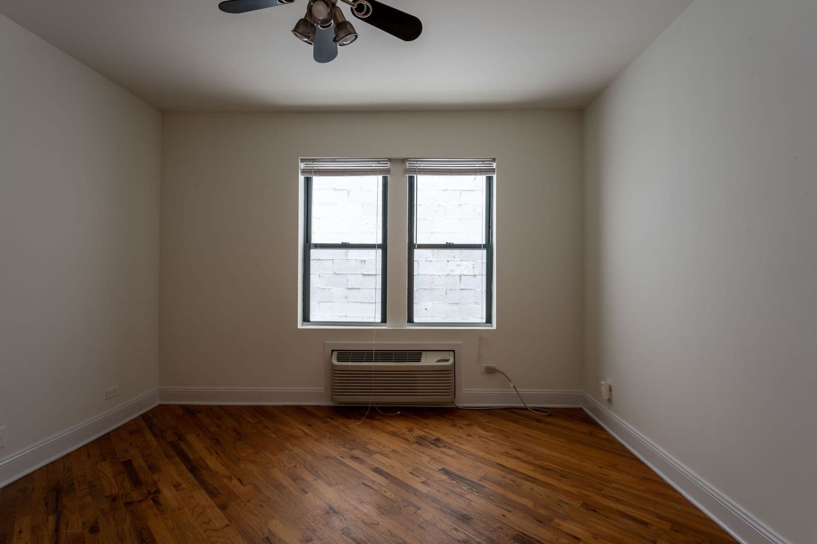 Chicago Apartment: 840 W. Montrose Ave