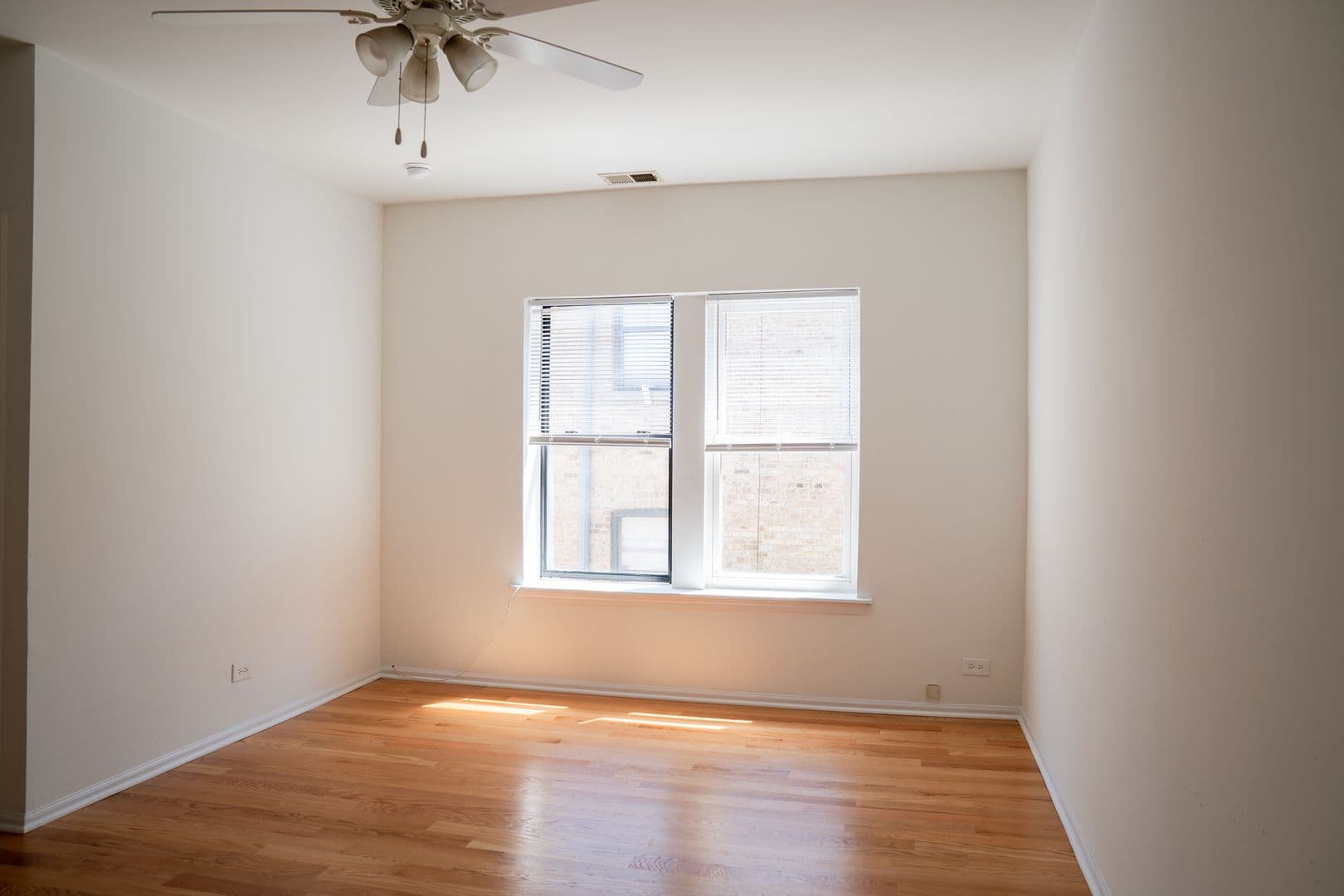 Chicago Apartment: 3146-3170 W. Eastwood Ave