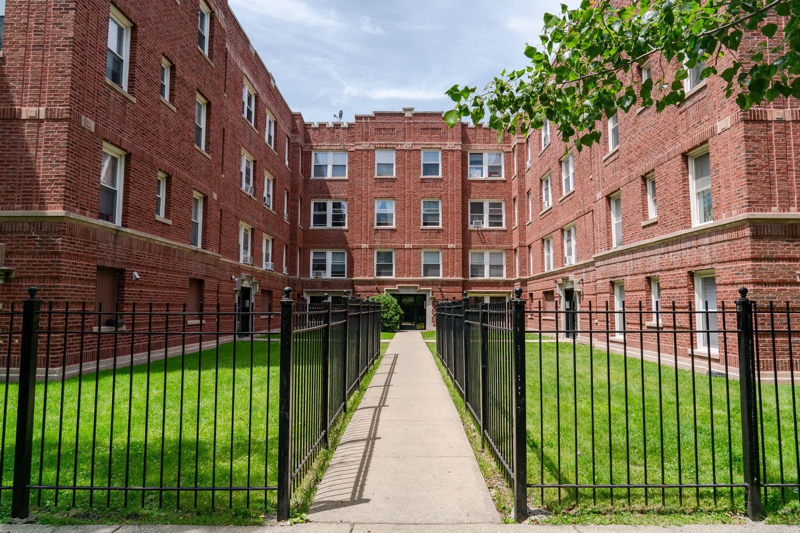 Chicago Apartment: 4730 - 4744 N. Whipple St